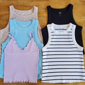 Bundle Of 5 Crop Tanks Gap, Old Navy Size S/M